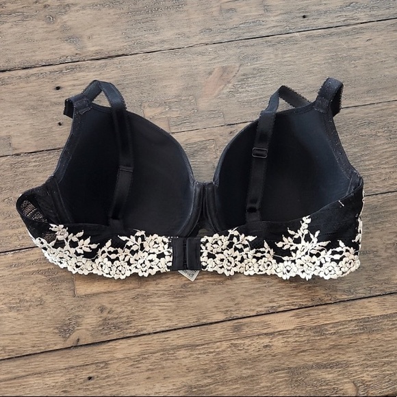 2/$18. ”WACOAL” BLACK BRA w/WHITE LACE DETAIL SIZE 38C - Picture 3 of 8